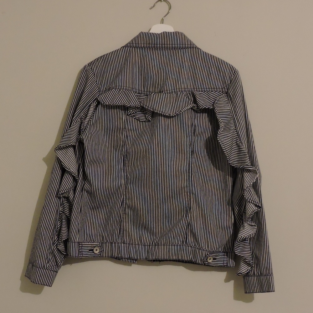 A.M.I Ruffle Jacket - Picture 3 of 3